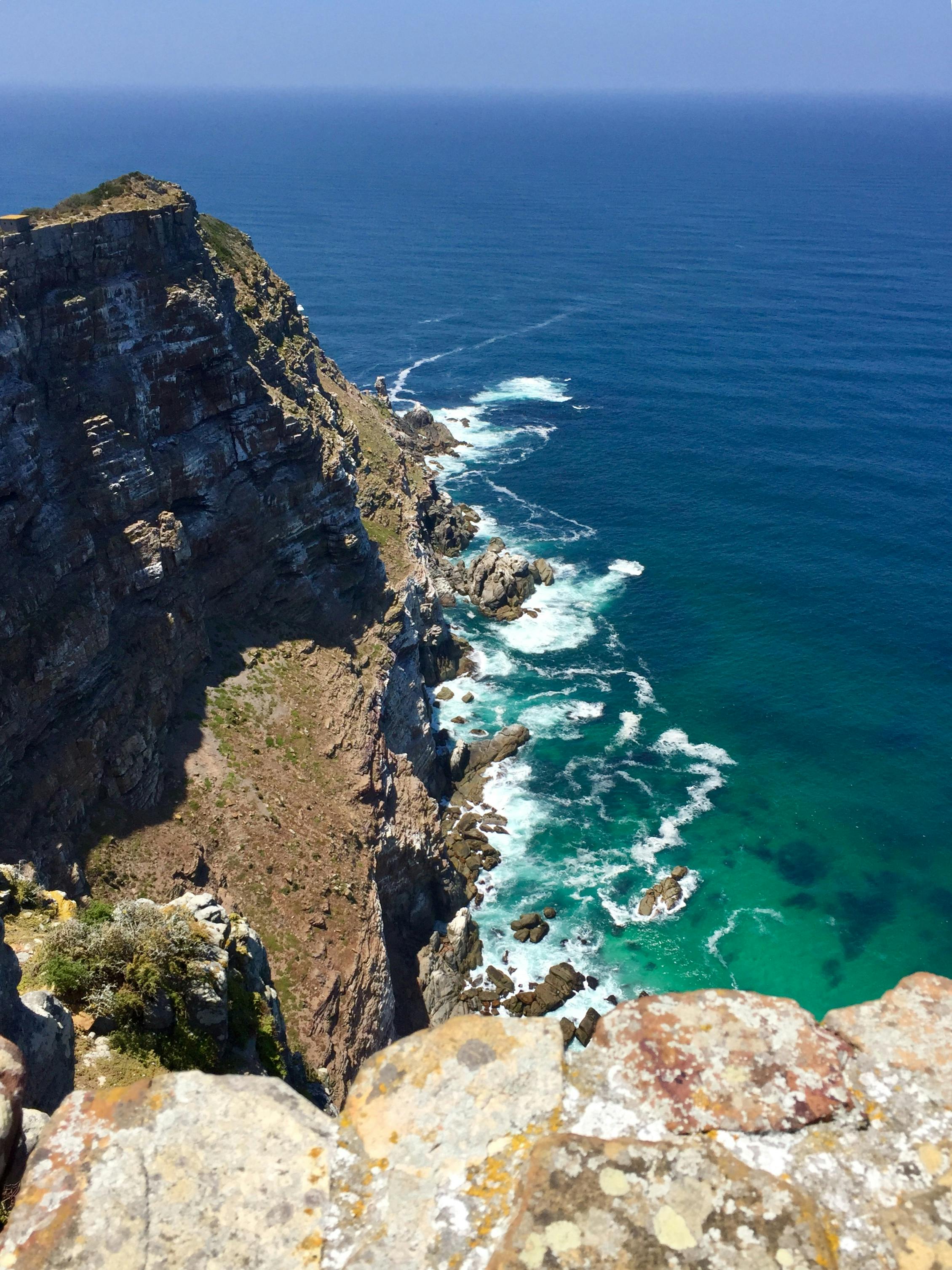 Cape Point uçurumları ve okyanusa açılan dramatik manzara
